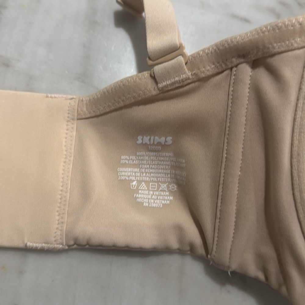 SKIMS NWT Ultimate Collection Strapless Bra - Sand 32DDD - Picture 5 of 7